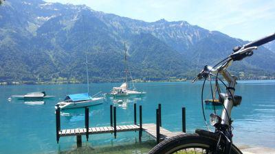 b2ap3_thumbnail_switzerland-cycling-lake-brienzersee.jpg